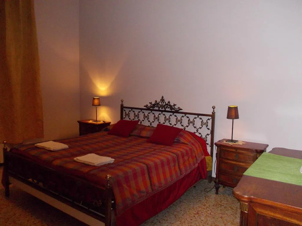 Big Brother Bed & Rooms Trévise