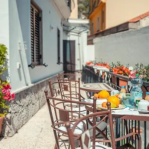 https://bb-floridia.taorminaitalyhotels.com